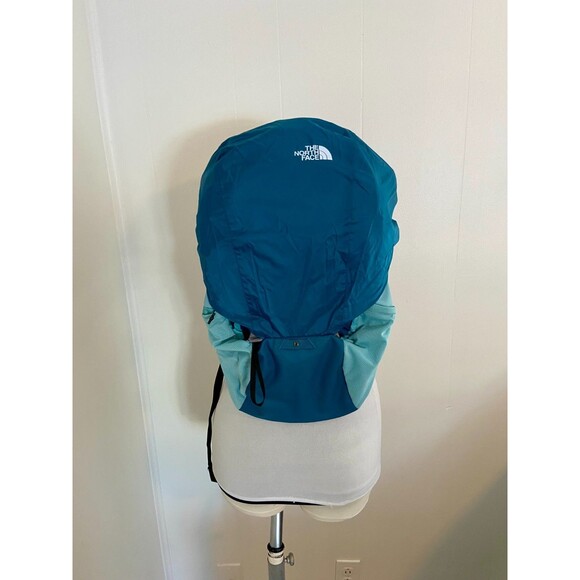 The North Face Basin 18 Backpack Blue Rain Cover Daypack Bag Canvas Hiking Camp - Picture 8 of 16